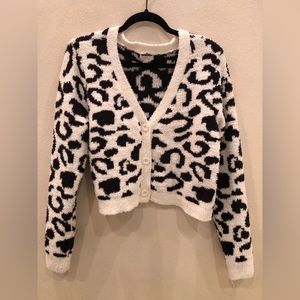 Black and white animal print cropped sweater size large NWOT